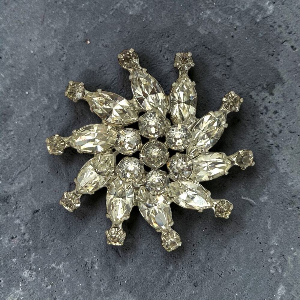 Vintage Weiss Rhinestone Starburst Brooch Snowflake Clear Crystal Mid Century